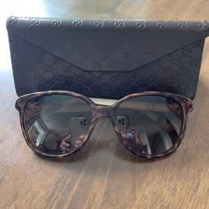 Womens Gucci tortoise shell sunglasses